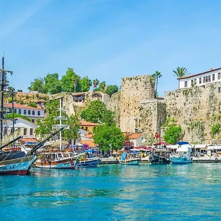 A Old Town أنطاليا